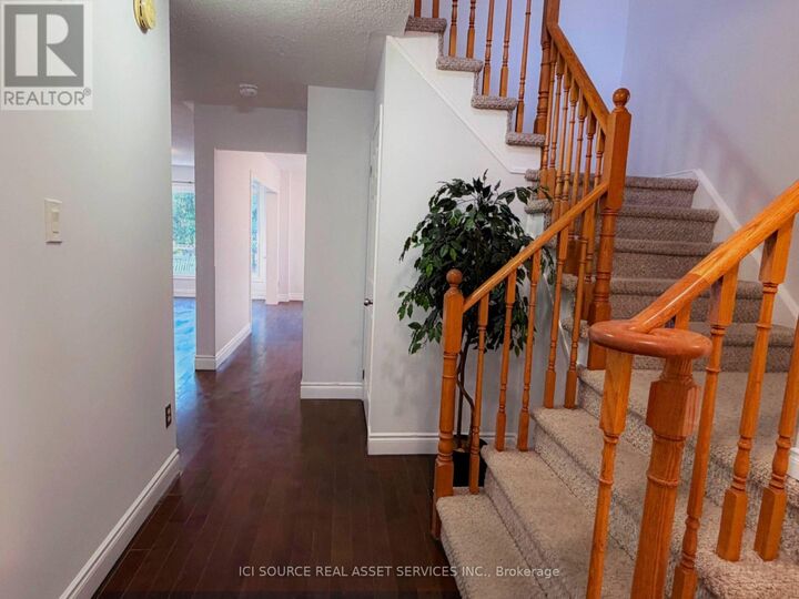 Property Photo: 7176 Harding Crescent ON L5N 6R5