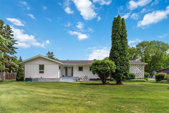 Property Photo: 25 Tanco Crescent MB R0E 1A0