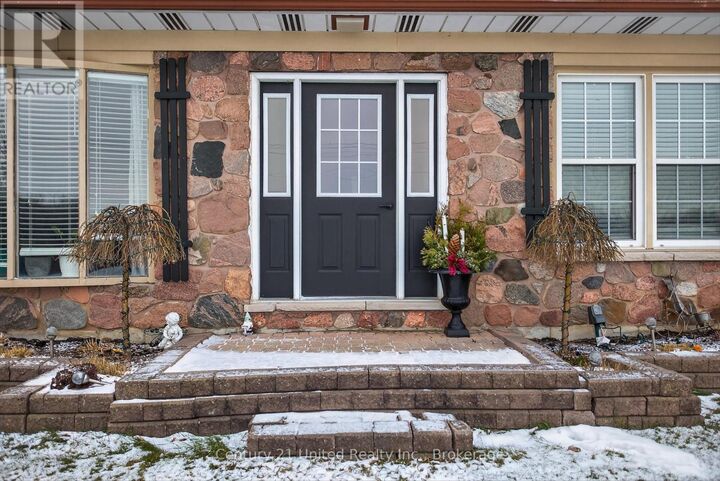 Property Photo: 965 Hiawatha Line ON K9J 6X8