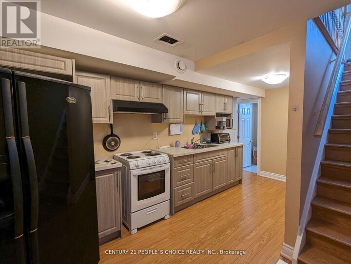 Property Photo: 485 Greenpark Crescent Bsmt ON L5B 3P4
