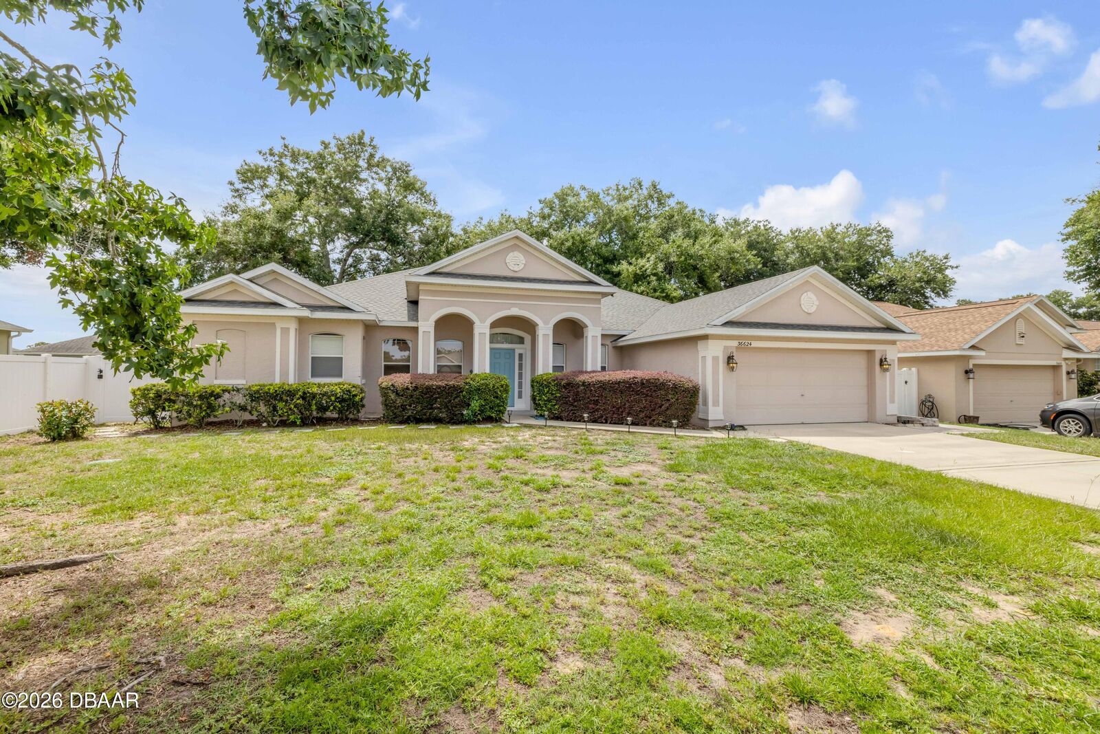 Property Photo:  36624 Grand Island Oaks Circle  FL 32735 