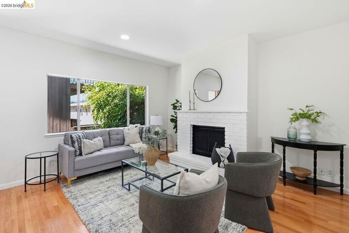 Property Photo:  3800 Maybelle Ave 7  CA 94619 