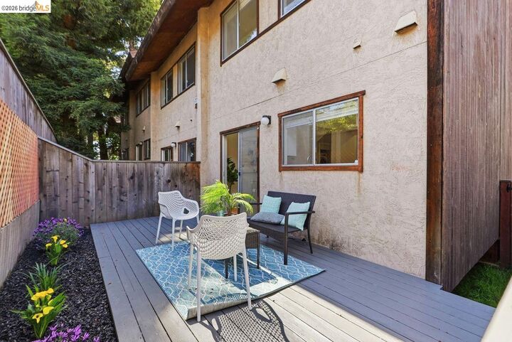 Property Photo:  3800 Maybelle Ave 7  CA 94619 