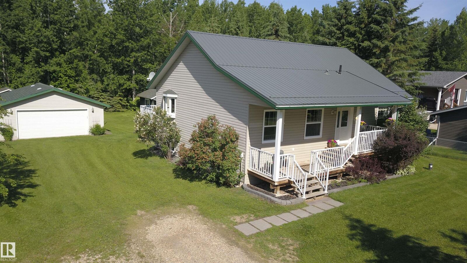 Property Photo:  4224 Twp Road 545 102  AB T0E 0A2 