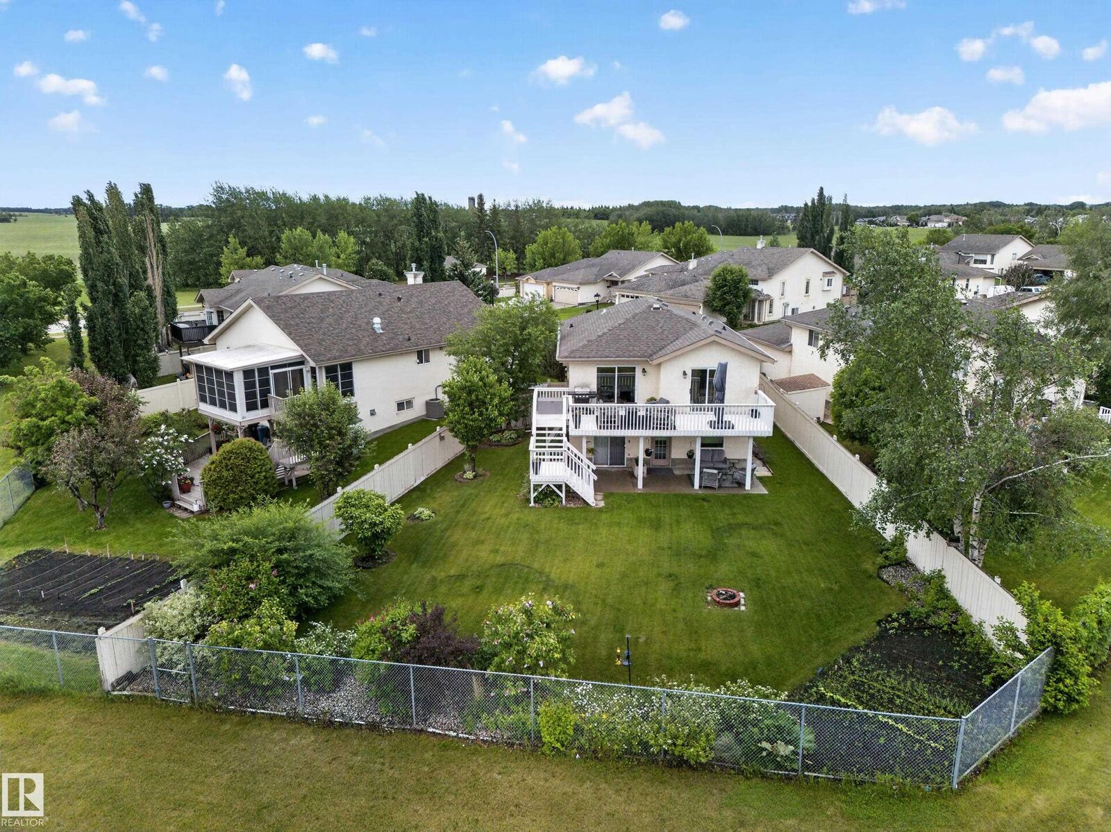 Property Photo:  27 Fairway Green  AB T7Z 1M4 
