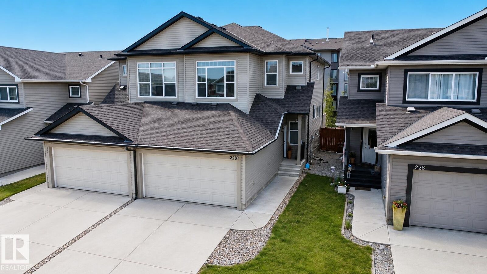 Property Photo:  228 42 Avenue NW  AB T6T 2C8 