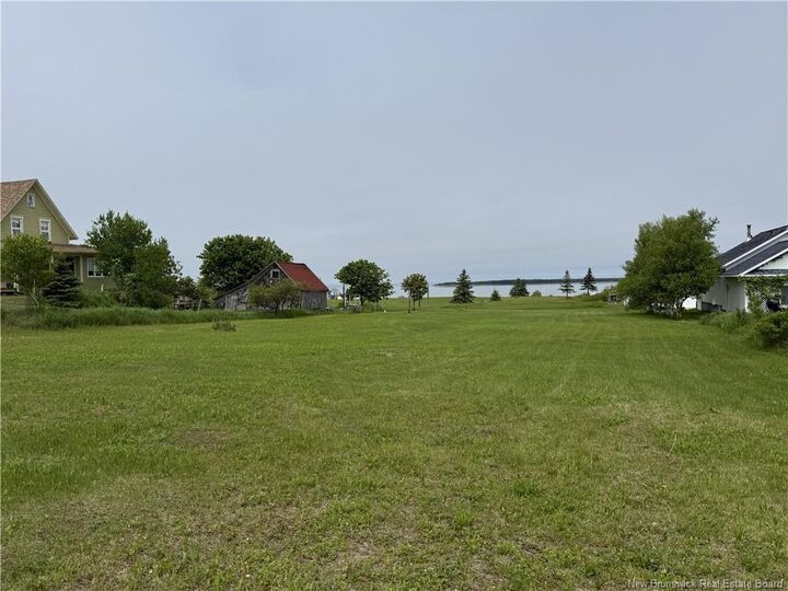 Photo de la propriété:  1.1 Acre Rue De L'Ile  NB E1W 1B5 