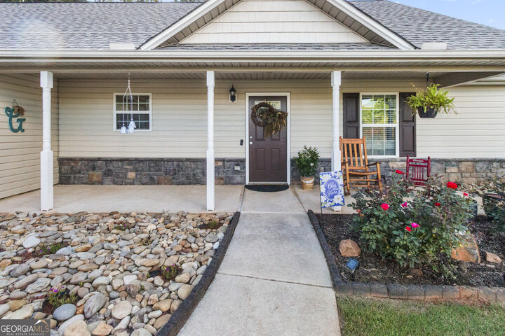Property Photo: 122 Bower Court GA 30680