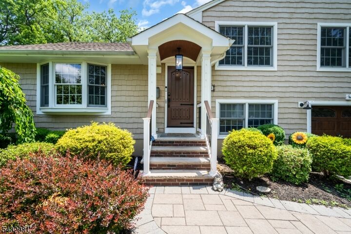 Property Photo:  10 Deborah Way  NJ 07023 