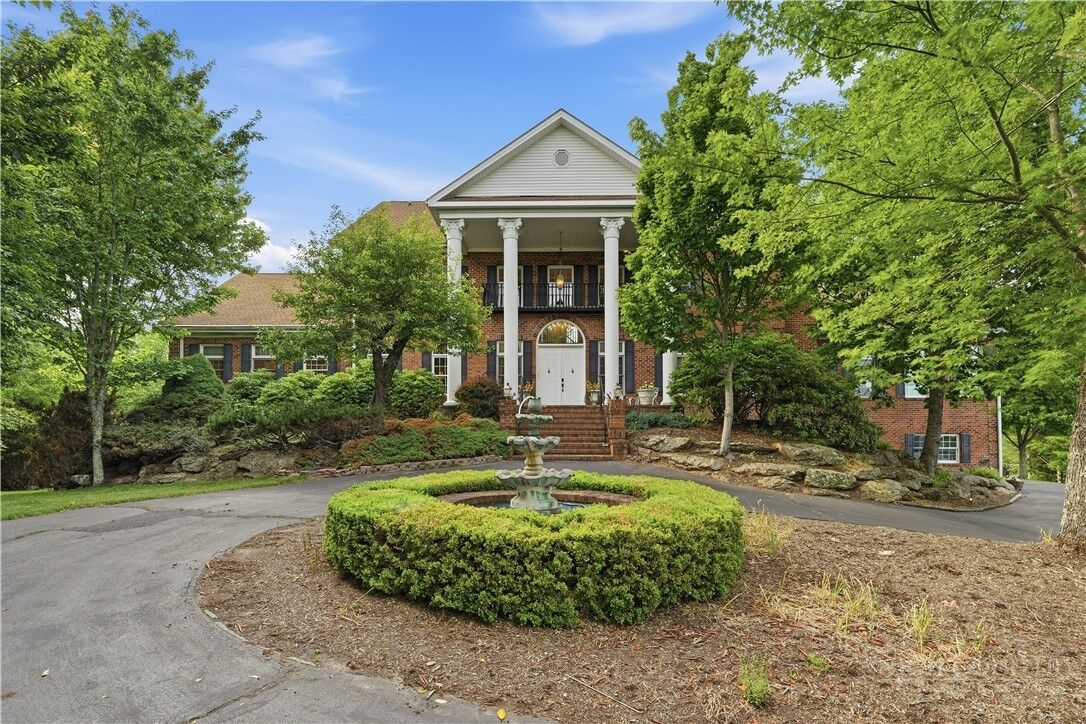 Property Photo: 2040 Sorrento Drive NC 28607