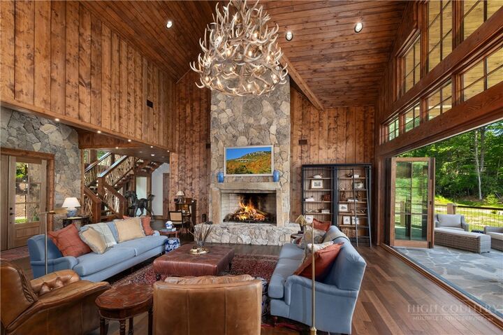 Property Photo:  1194 Laurel Lane  NC 28605 