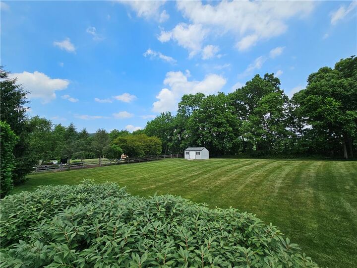 Property Photo: 115 Fox Run PA 18042