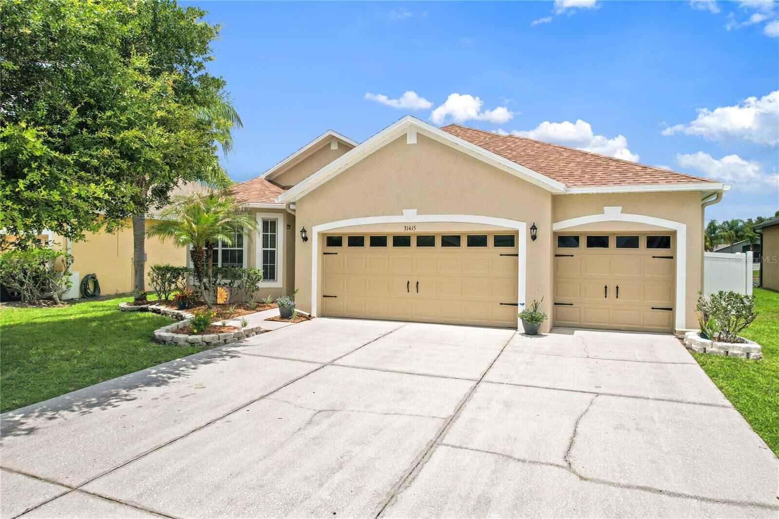 Property Photo: 31415 Bridgegate Drive FL 33545