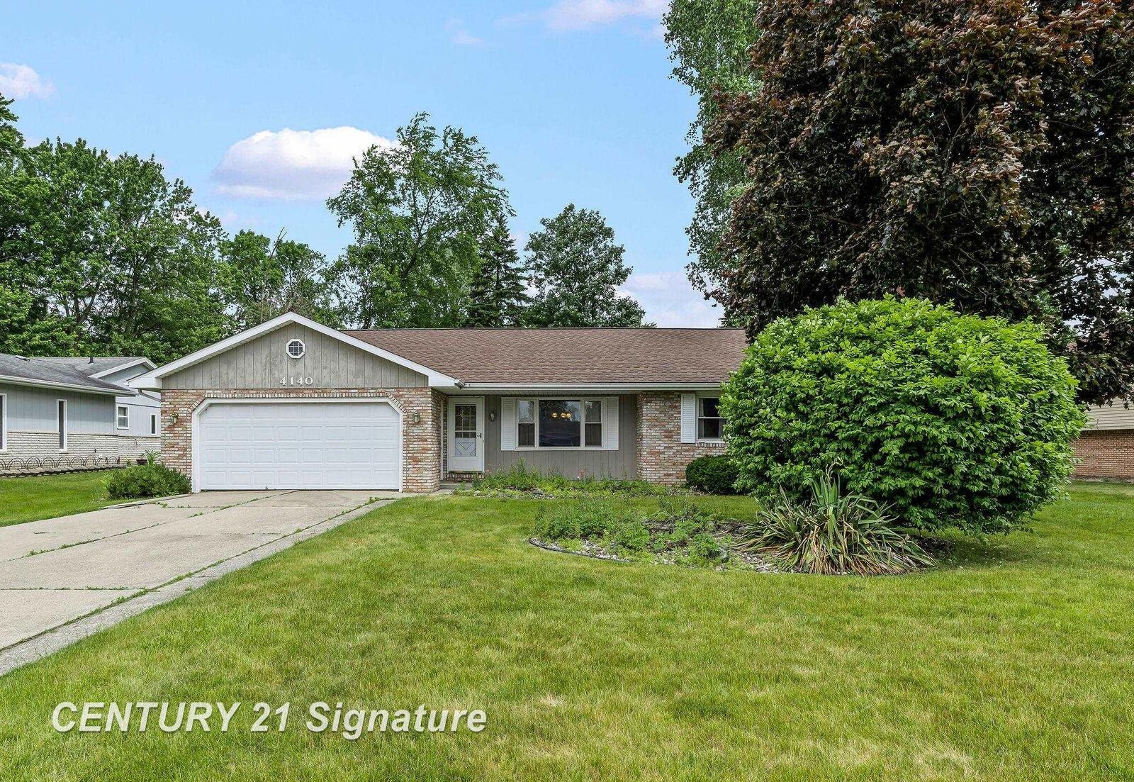 Property Photo:  4140 Firethorn Drive  MI 48603 