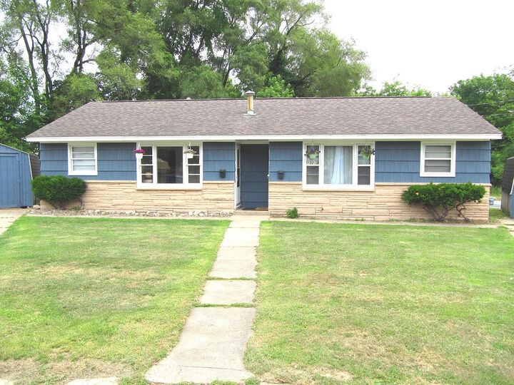 Property Photo: 1021 Avondale Circle MI 49048