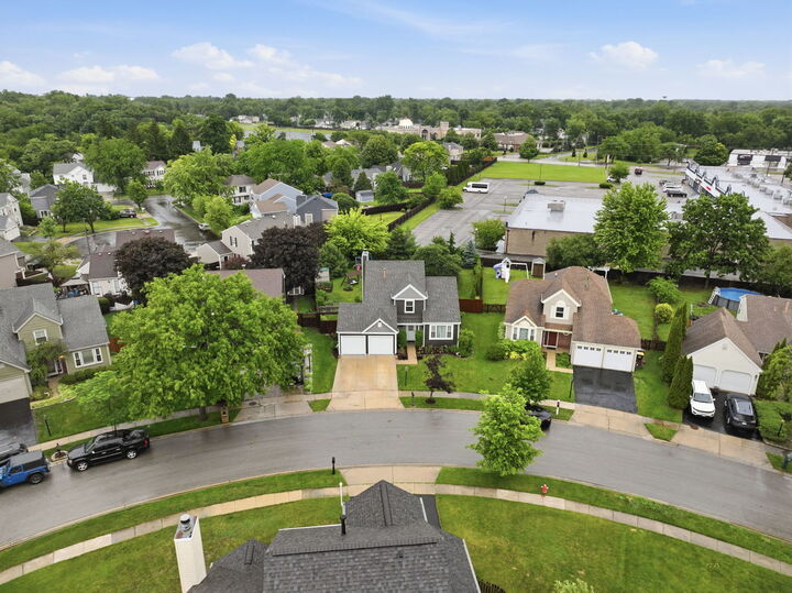 Property Photo:  10 Washington Court  IL 60107 