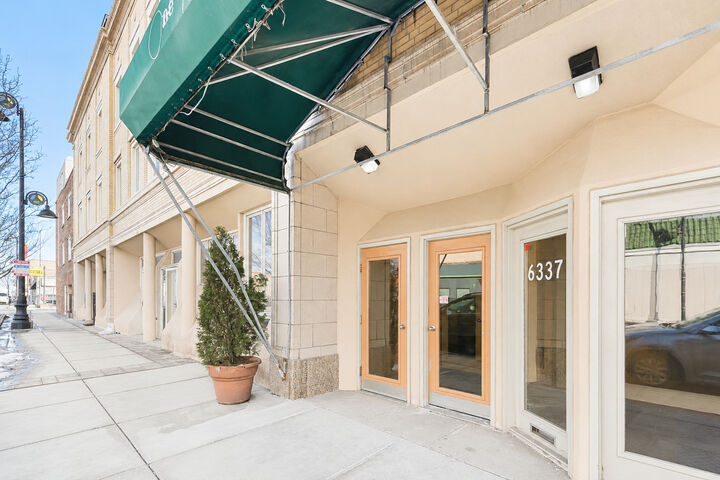 Property Photo:  6337 Roosevelt Road 107  IL 60402 