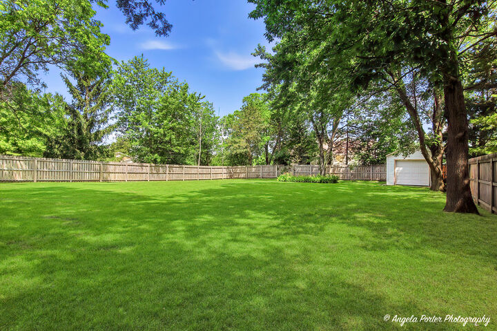 Property Photo:  2412 Elk Drive  IL 60081 