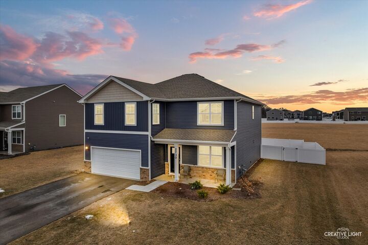 Property Photo:  