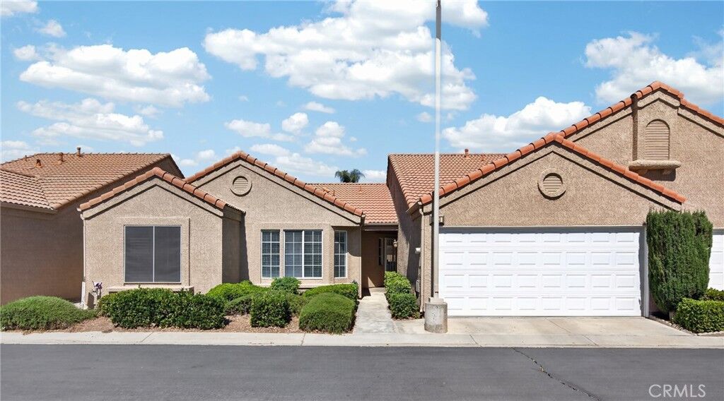 Property Photo:  983 Stonecrest Street  CA 92545 