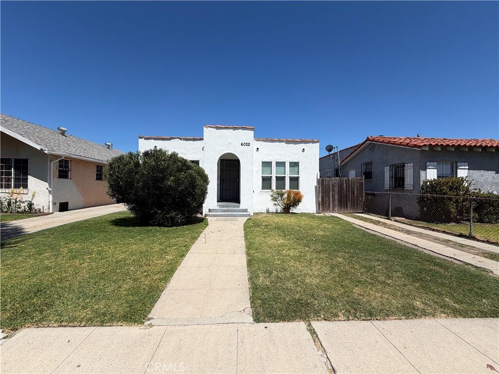 Property Photo:  6022 Arlington Avenue  CA 90043 