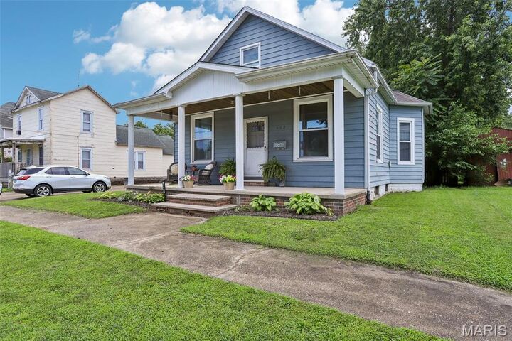 Property Photo: 402 E Ryder Street IL 62056
