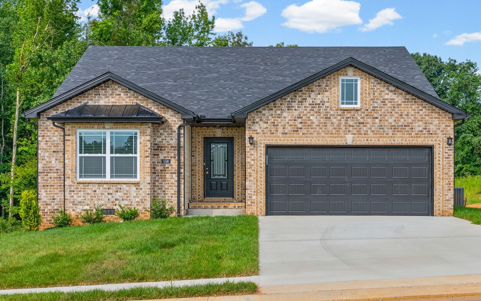 Property Photo: 556 Willow Park Dr TN 37043