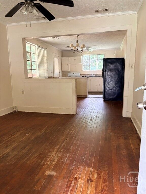 Property Photo: 1110 W 49th Street GA 31401
