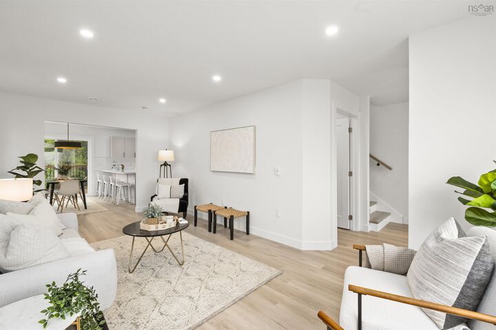 42 Warner Drive — photo 1