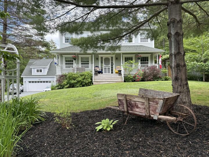 38 Trevor Avenue — photo 1