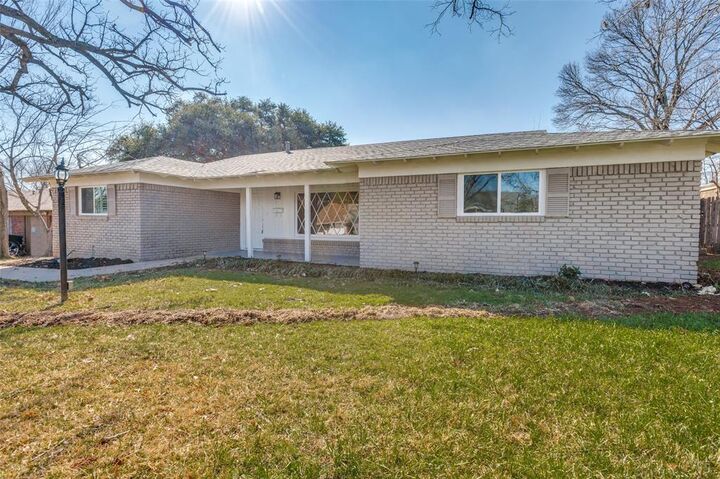 Property Photo:  4820 Briarwood Lane  TX 76103 