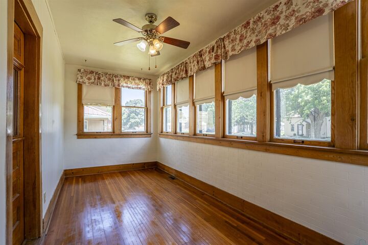 Property Photo:  138 Madison St  IA 51050 