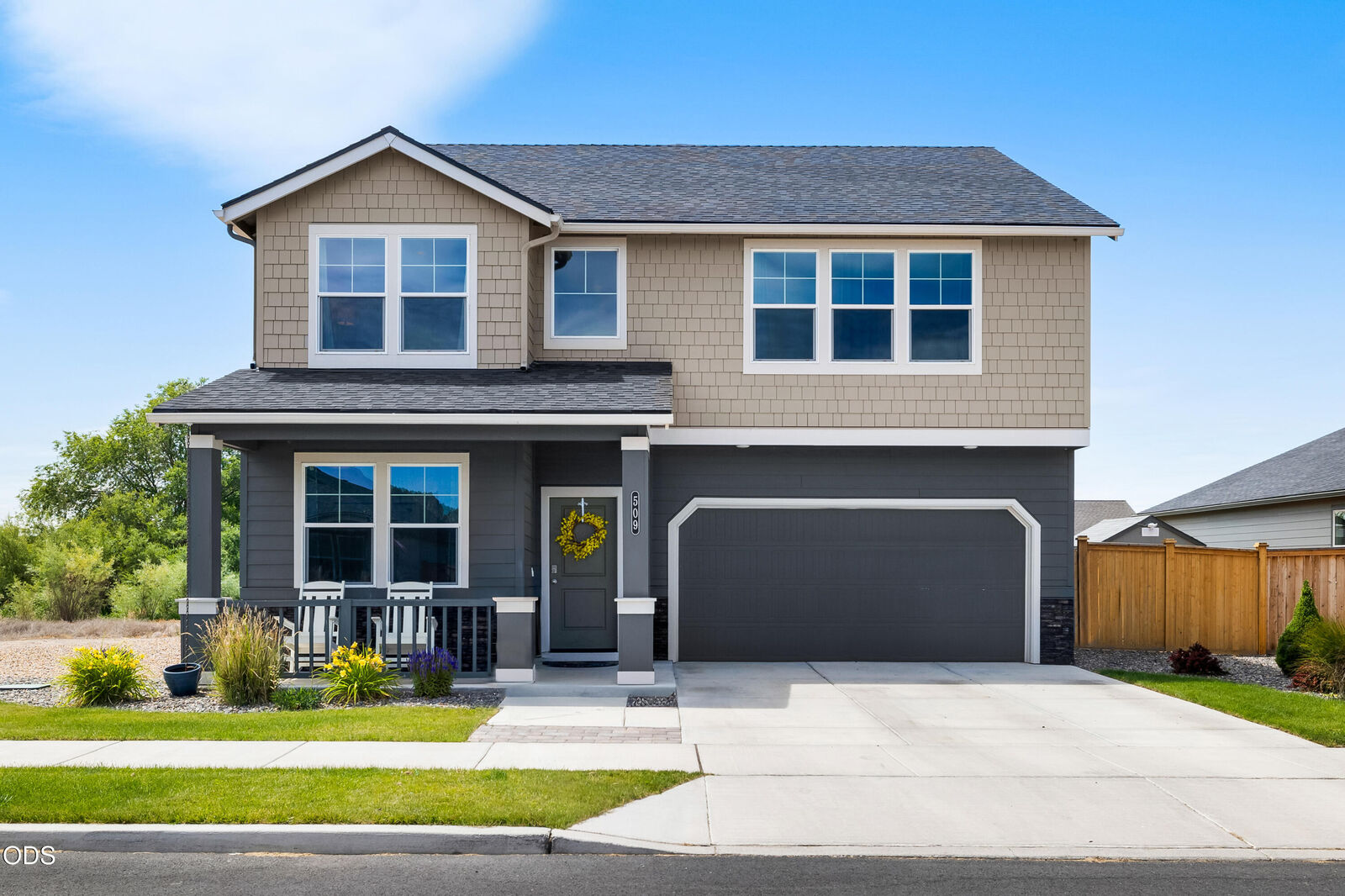 Property Photo: 509 SE Stetson Court OR 97754
