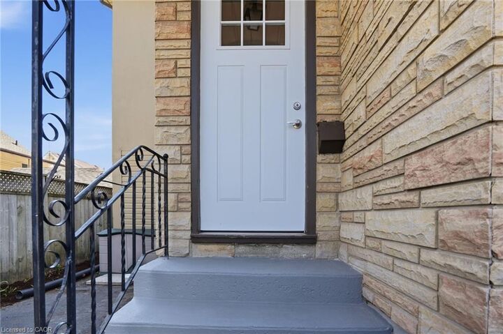 Property Photo:  5056 Fourth Avenue  ON L2E 4P6 