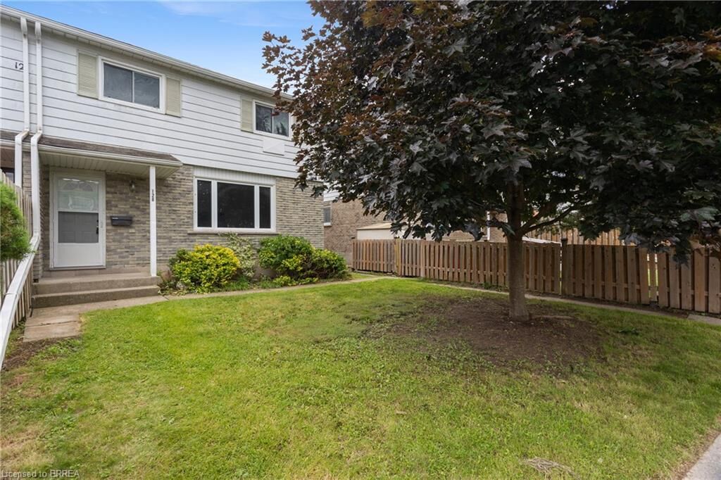 Property Photo:  18 Oakhill Drive 12B  ON N3T 0J2 