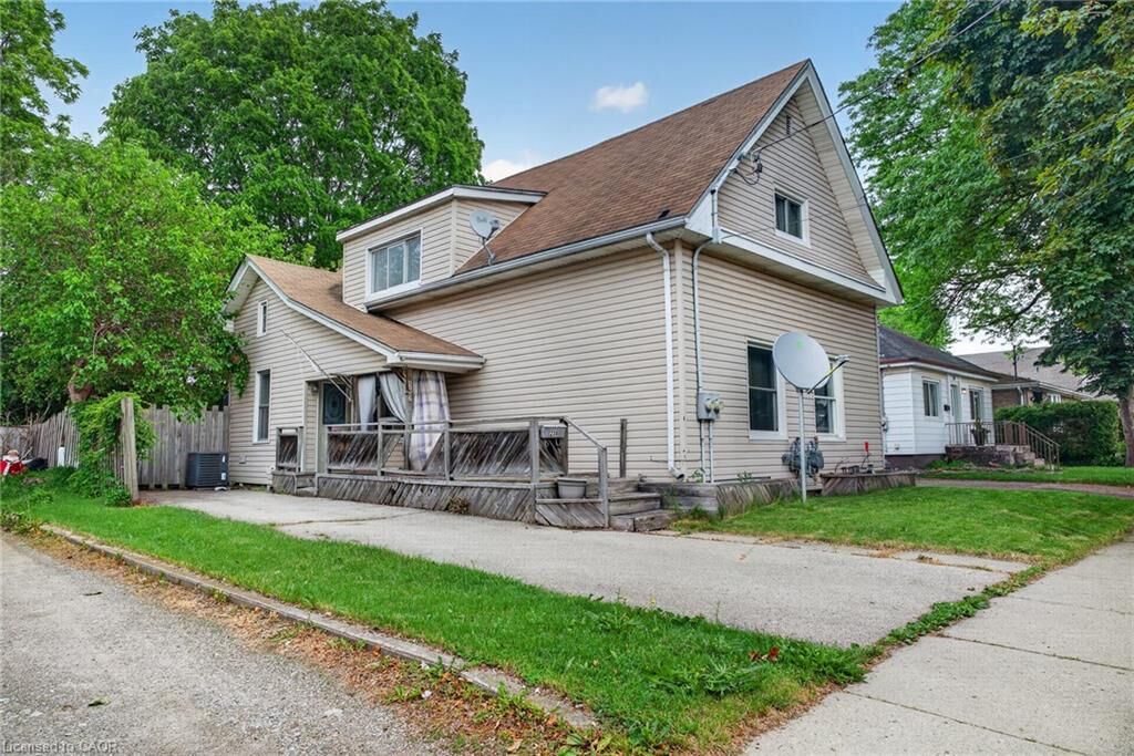 Property Photo:  236 Marlborough Street  ON N3S 4T3 