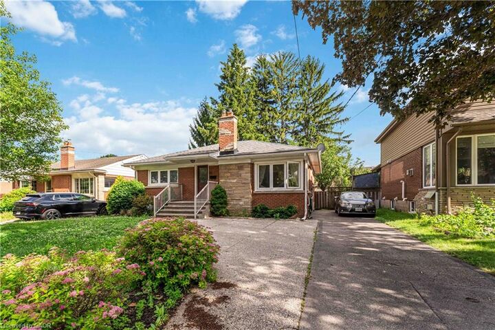 Property Photo:  21 Sheridan Lane Upper  ON L8S 2N3 