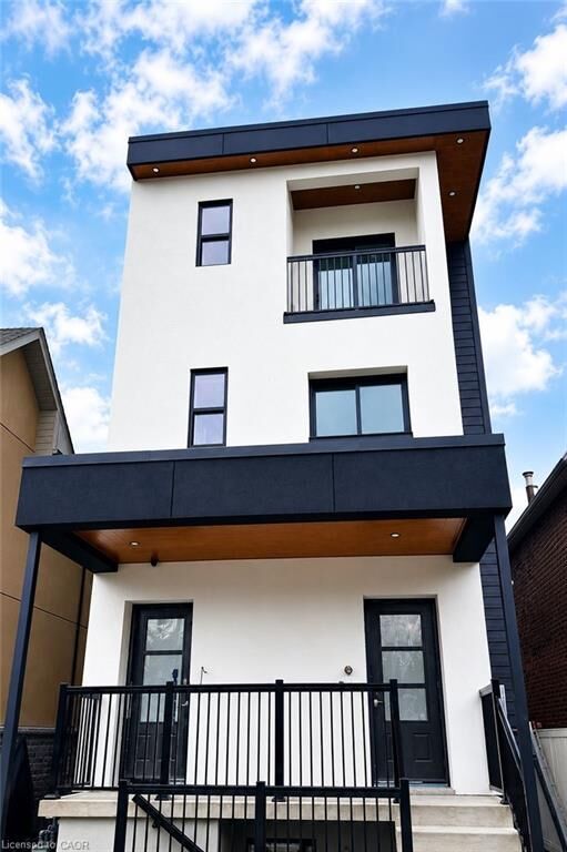 Property Photo: 17 White Avenue 5 ON M1C 1P1