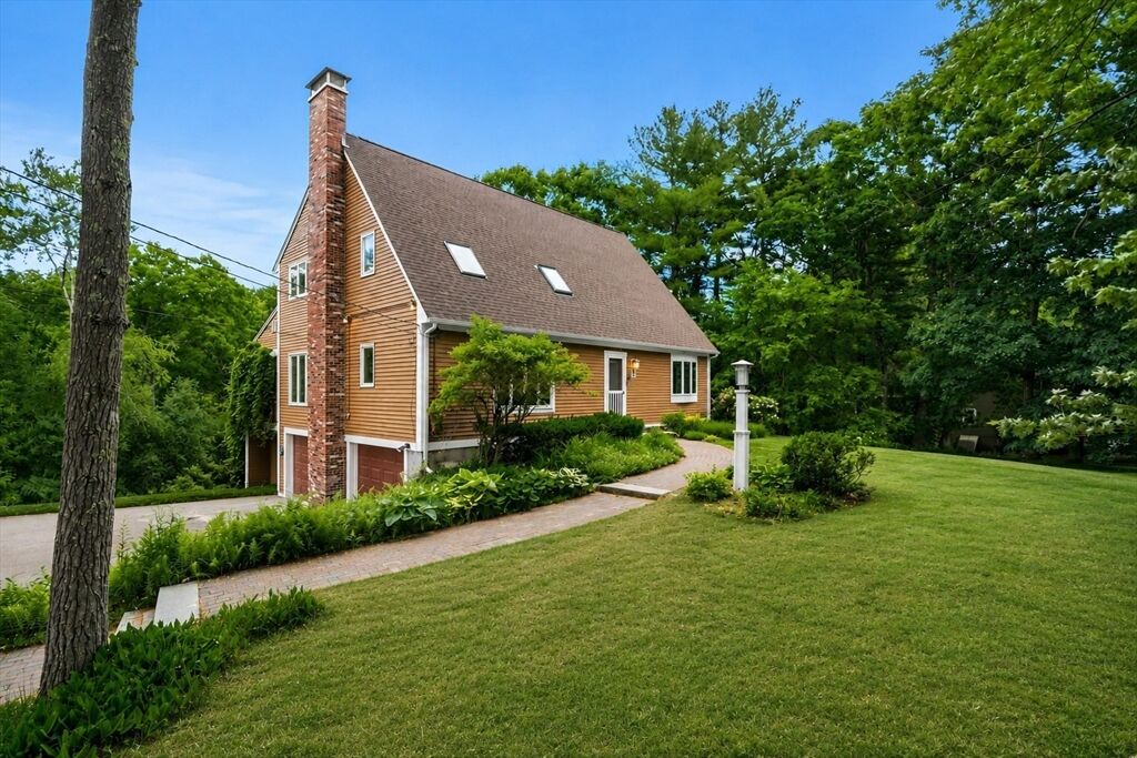 Property Photo:  4 Swallow Ln  MA 01827 