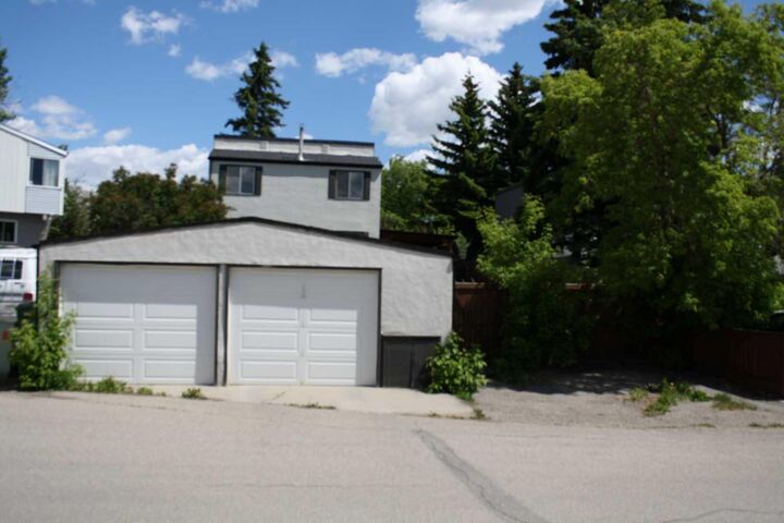 Property Photo:  3052 32A Avenue SE  AB T2B 0J3 