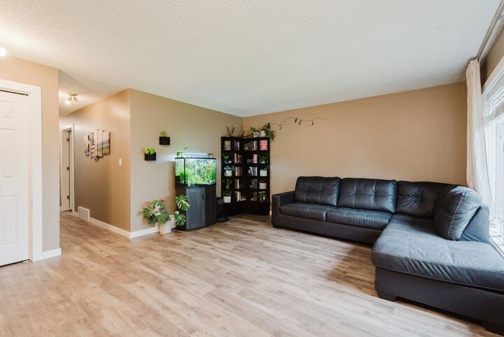Property Photo: 7206 Patterson Drive AB T8V 5K1