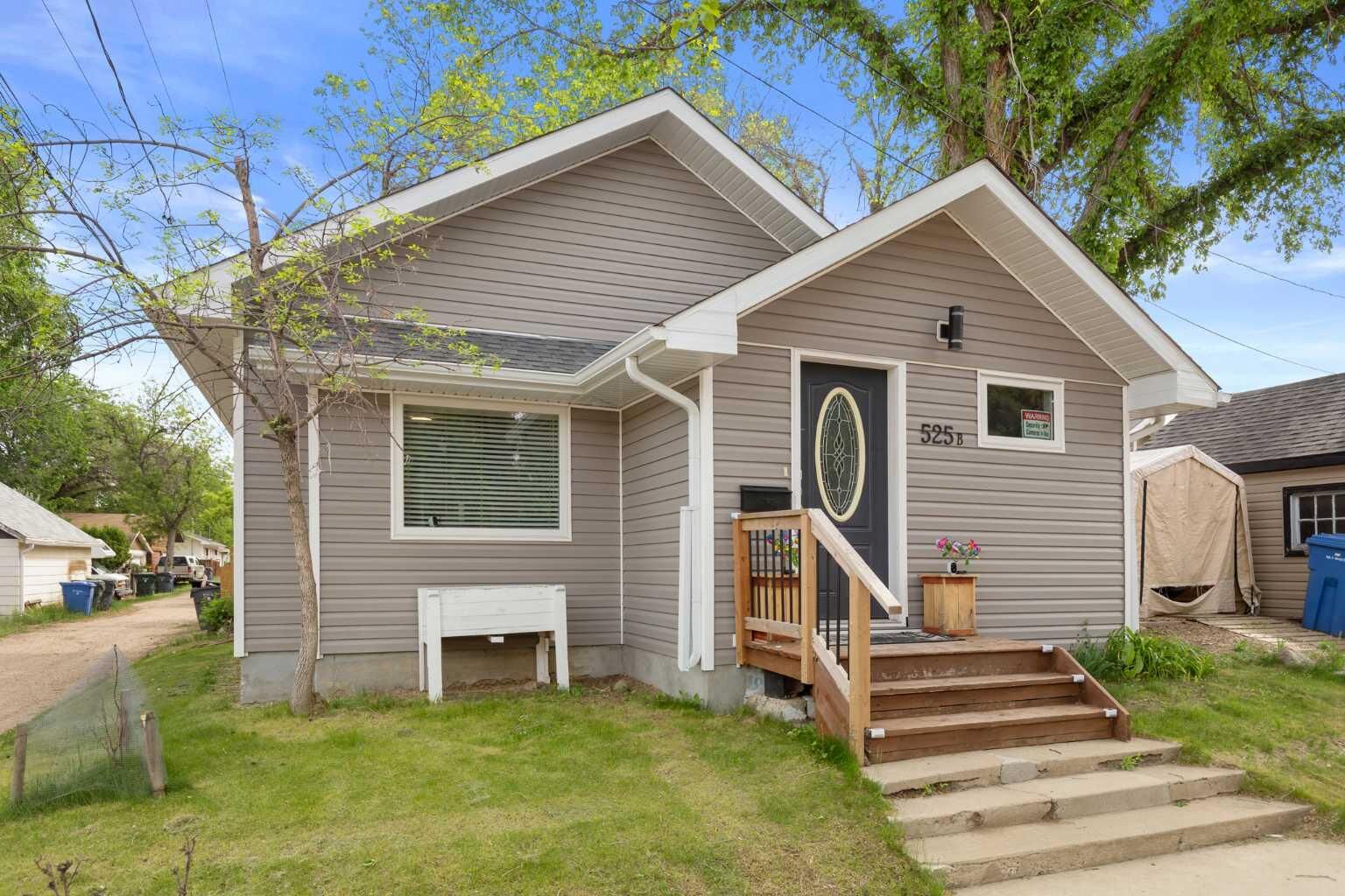 Property Photo: 525B 4 Avenue SE AB T1A 2N7
