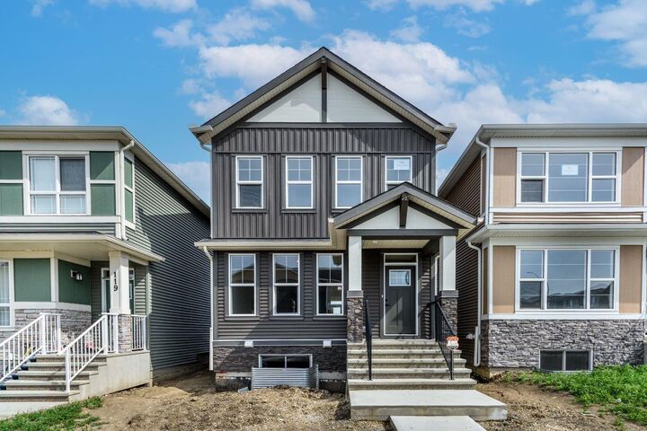 115 Huxland Road NE — photo 1