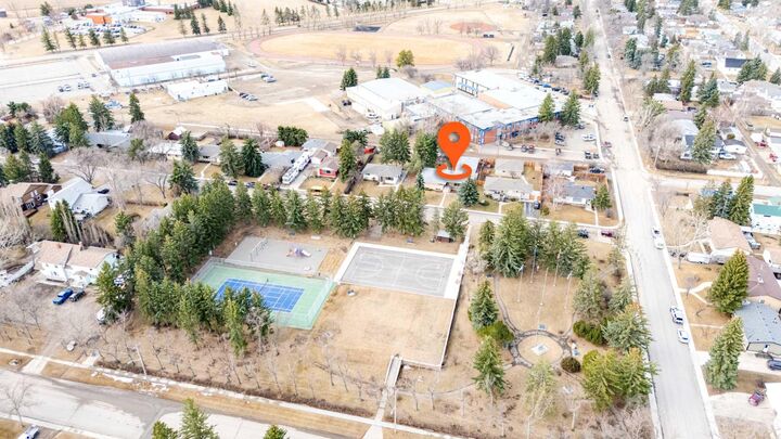 Property Photo: 513 Memorial Avenue AB T0L 2B0