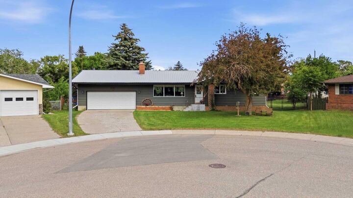 Property Photo: 2305 17 Street AB T0L 1R0