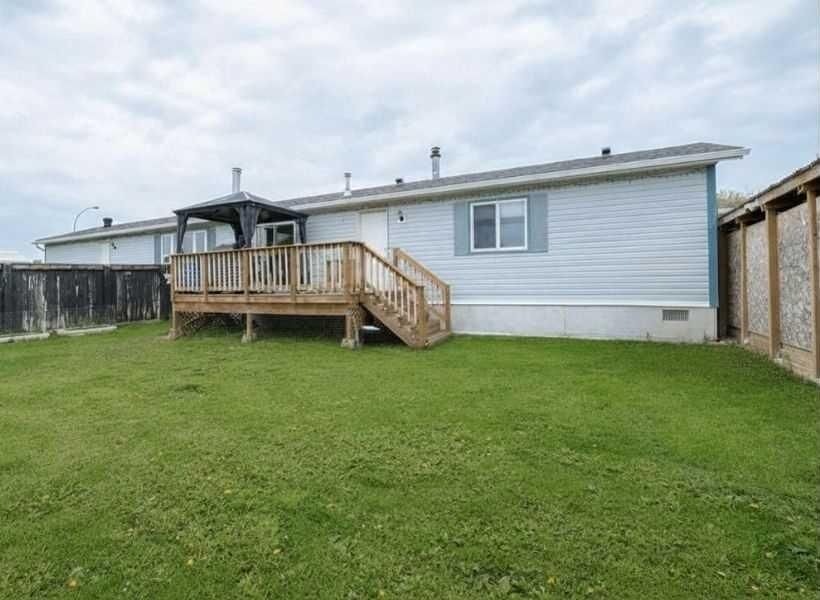 Property Photo:  9510 108A Avenue  AB T8X 5B6 