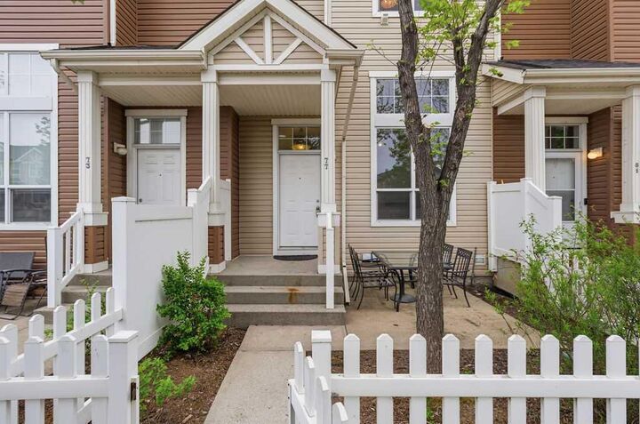 Property Photo: 77 Elgin Gardens SE AB T2Z 4T4