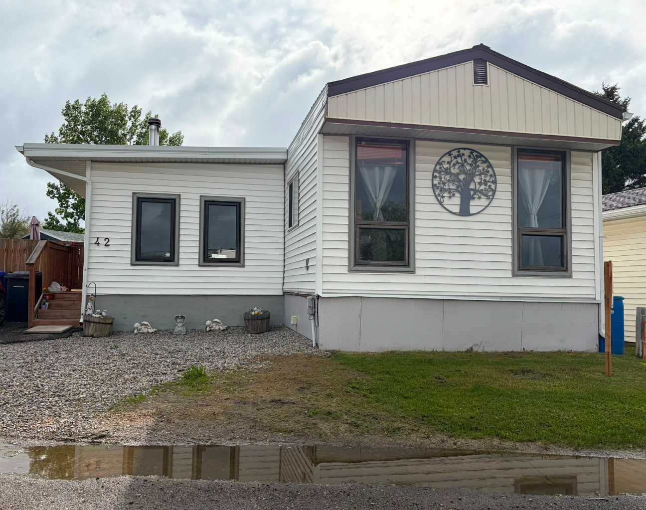 Property Photo: 5800 46 Street 42 AB T4H 1G8