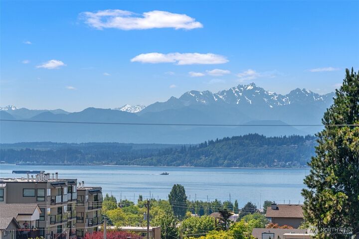 Property Photo: 709 Maple Street WA 98020