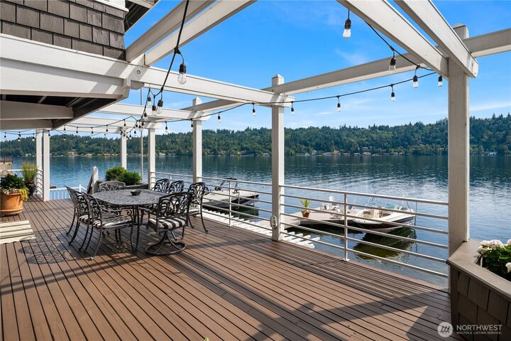Property Photo:  2240 W Lake Sammamish Pkwy  NE  WA 98052 
